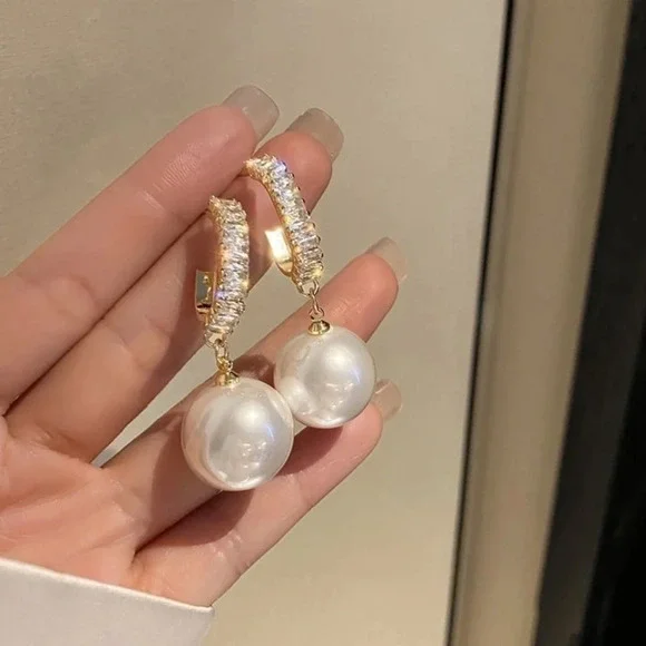 Elegant Pearl Earrings - Picture 3 of 3